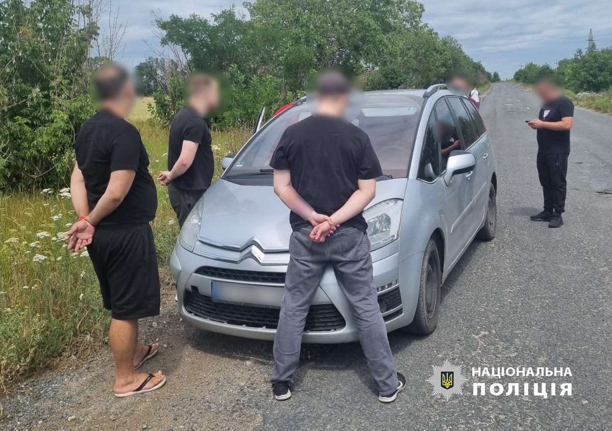 В Винницкой области полиция задержала переправщиков и 10-х уклонян за попытку пересечения границы