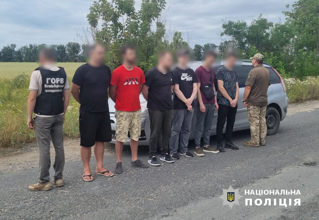 На Вінниччині поліція затримала переправників та 10-х ухилянтів за спробу перетину кордону