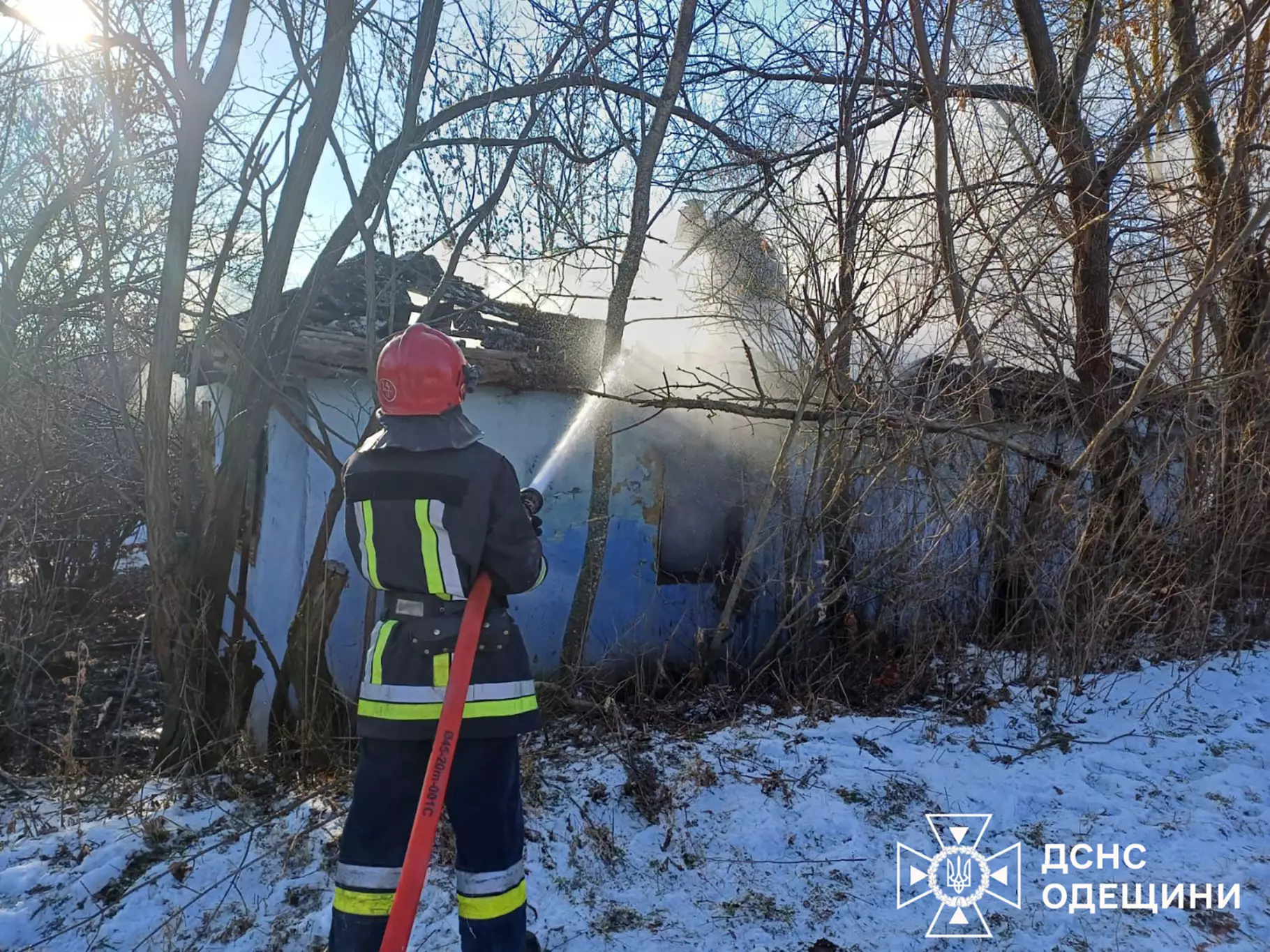 У селі на Одещині рятувальники у палаючому будинку натрапили на тіло літнього власника