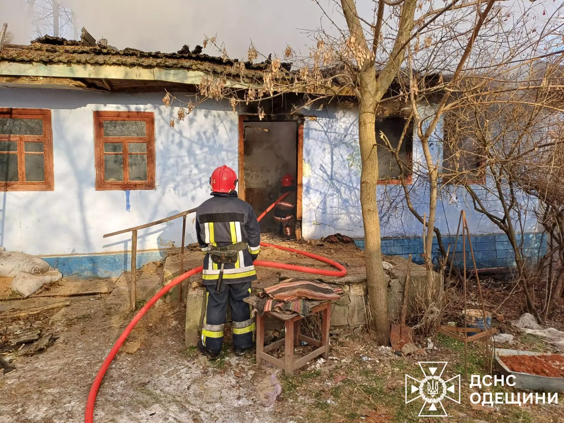 У селі на Одещині рятувальники у палаючому будинку натрапили на тіло літнього власника