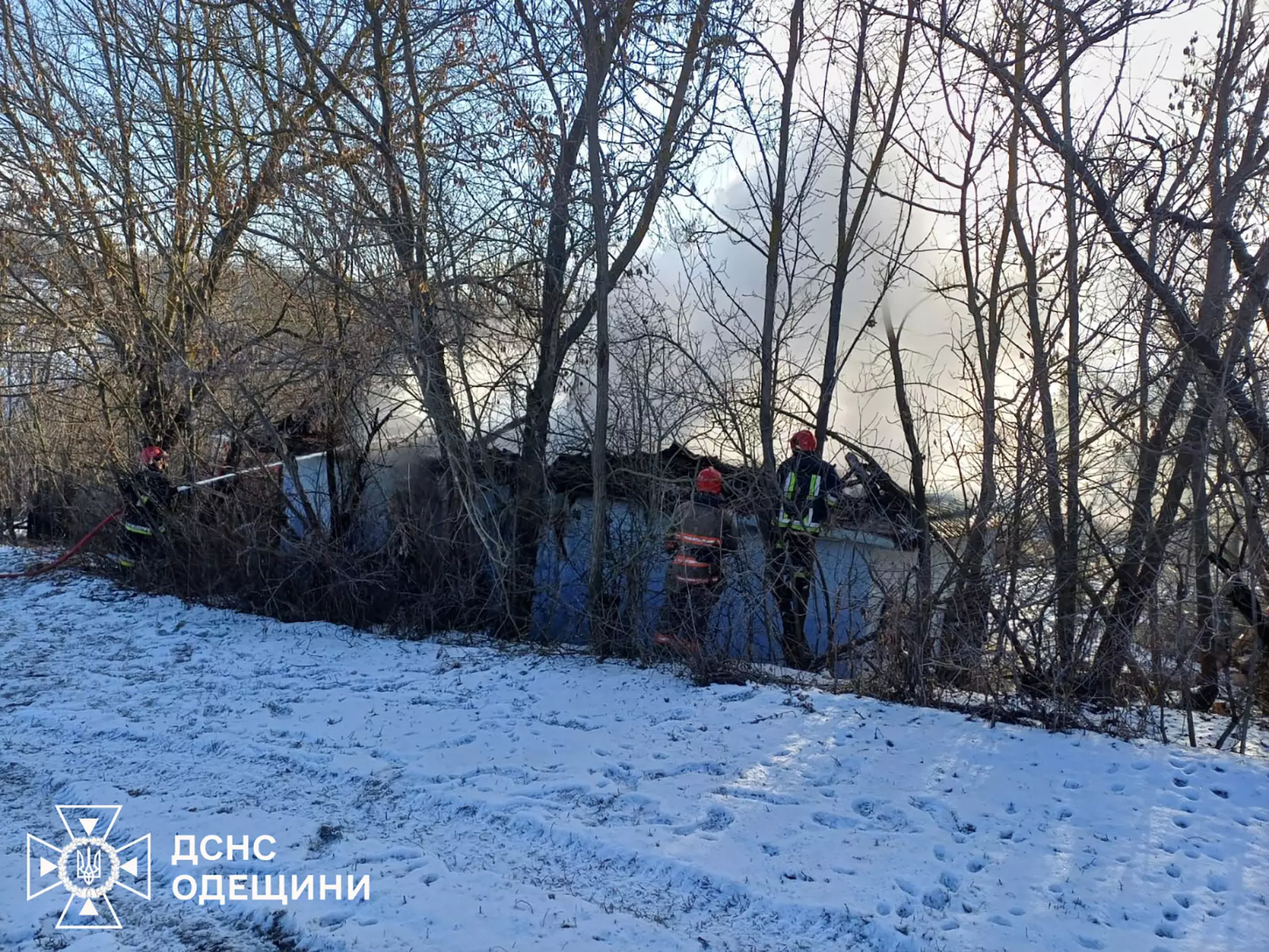 У селі на Одещині рятувальники у палаючому будинку натрапили на тіло літнього власника